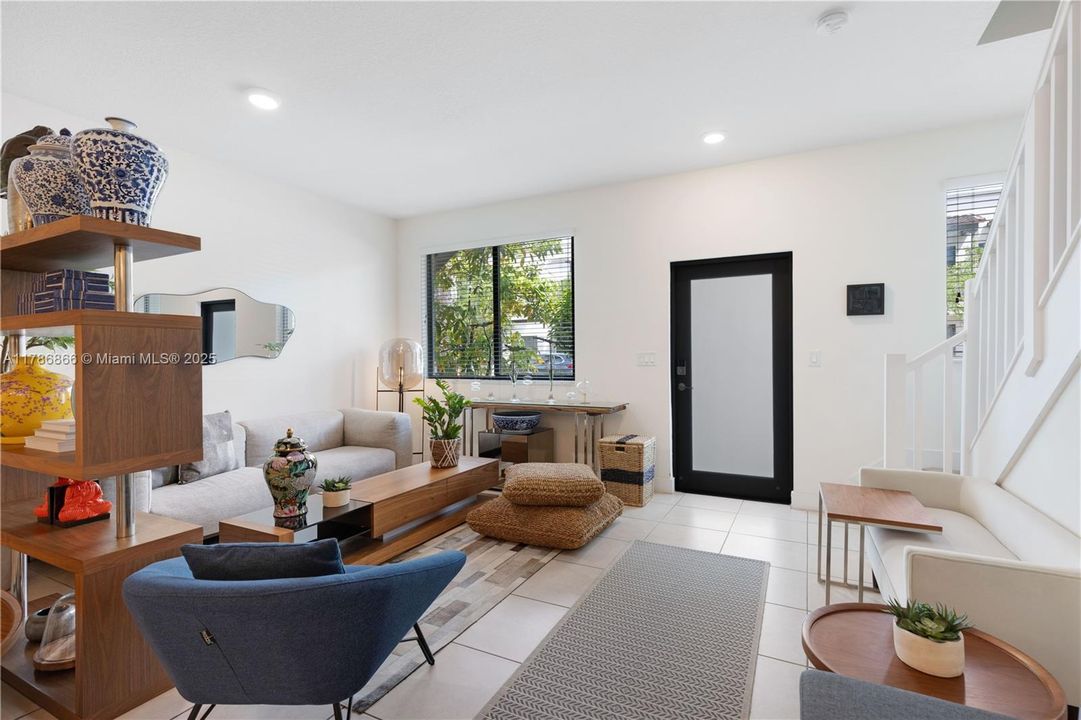 Recently Rented: $4,000 (3 beds, 2 baths, 1424 Square Feet)