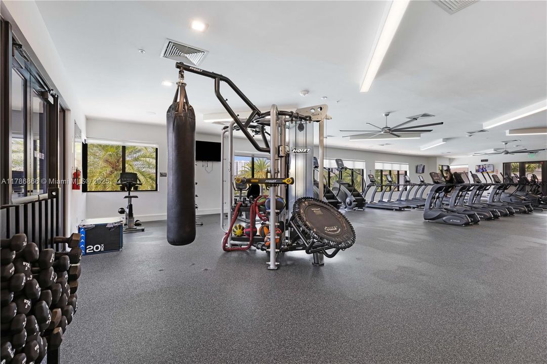 Recently Rented: $4,000 (3 beds, 2 baths, 1424 Square Feet)