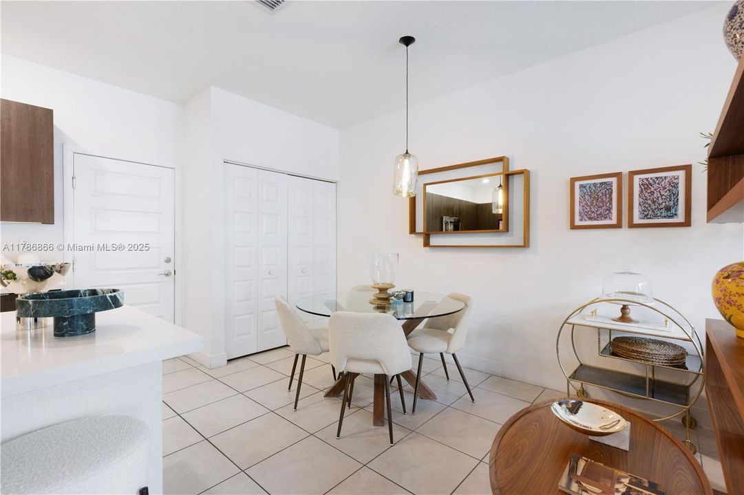 Recently Rented: $4,000 (3 beds, 2 baths, 1424 Square Feet)