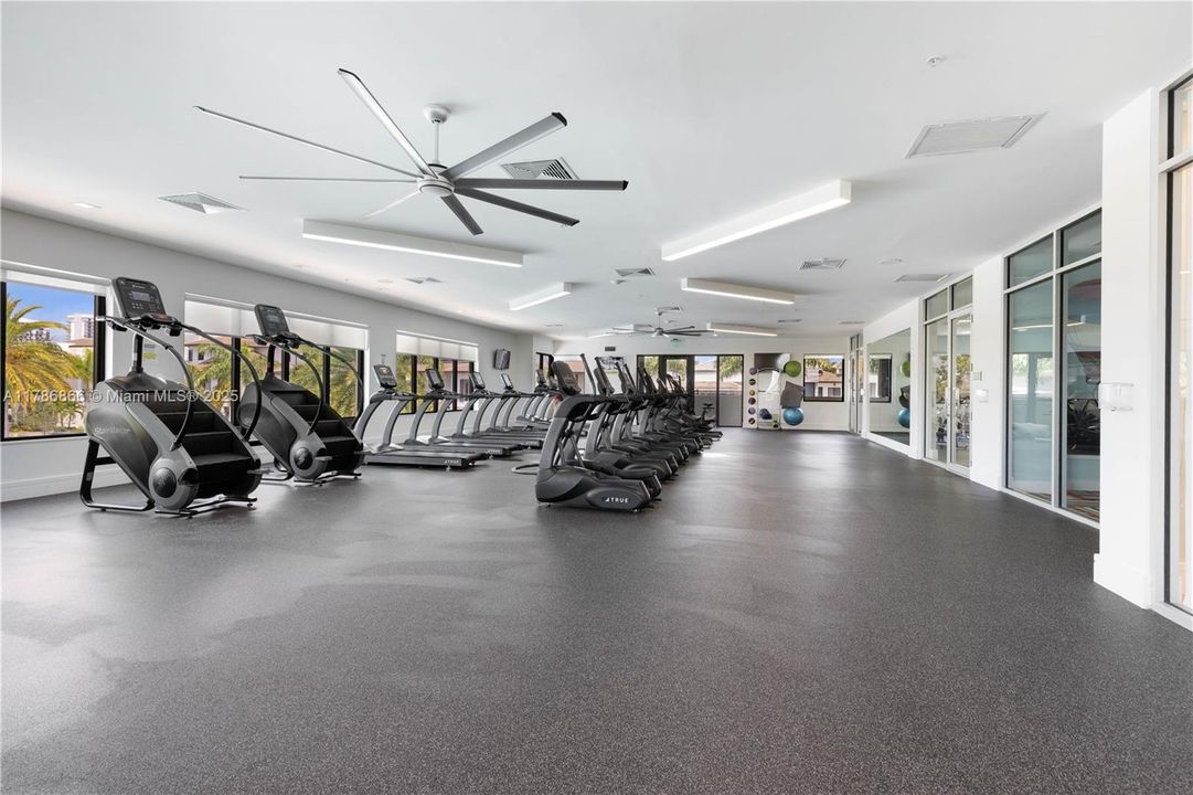 Recently Rented: $4,000 (3 beds, 2 baths, 1424 Square Feet)