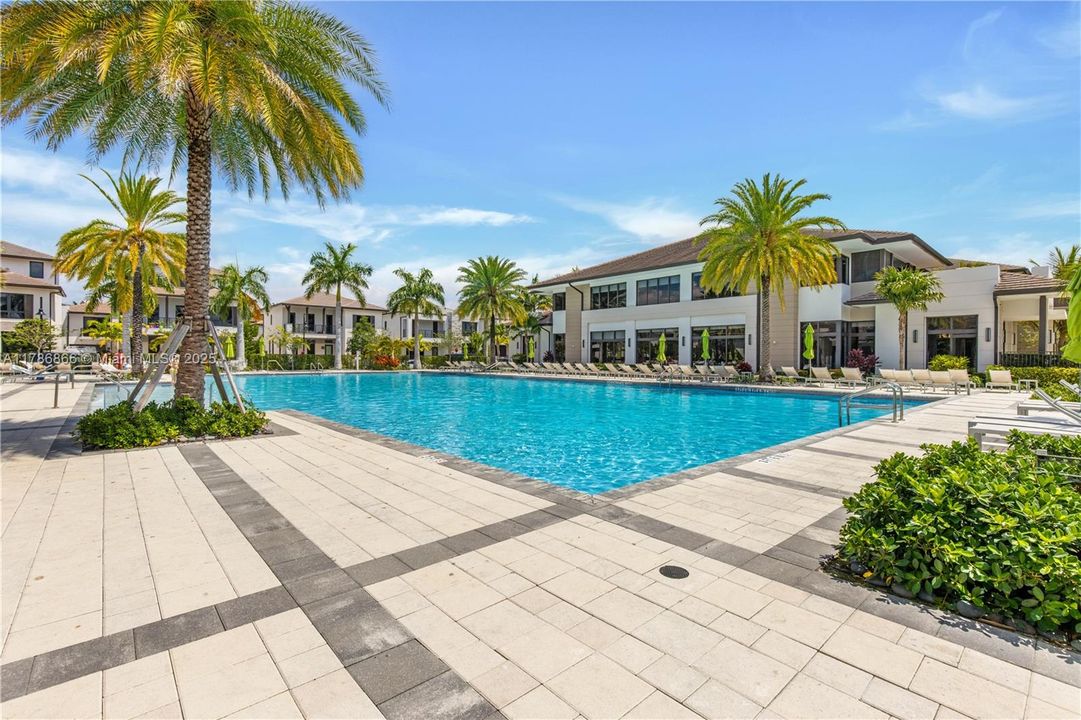 Recently Rented: $4,000 (3 beds, 2 baths, 1424 Square Feet)