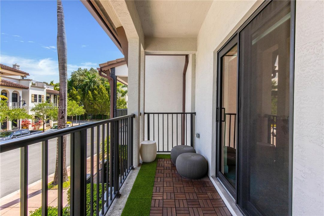 Recently Rented: $4,000 (3 beds, 2 baths, 1424 Square Feet)