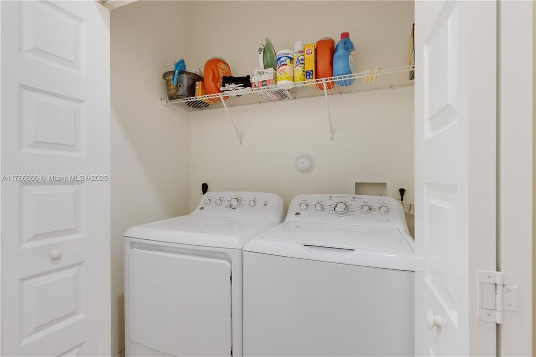 Recently Rented: $4,000 (3 beds, 2 baths, 1424 Square Feet)