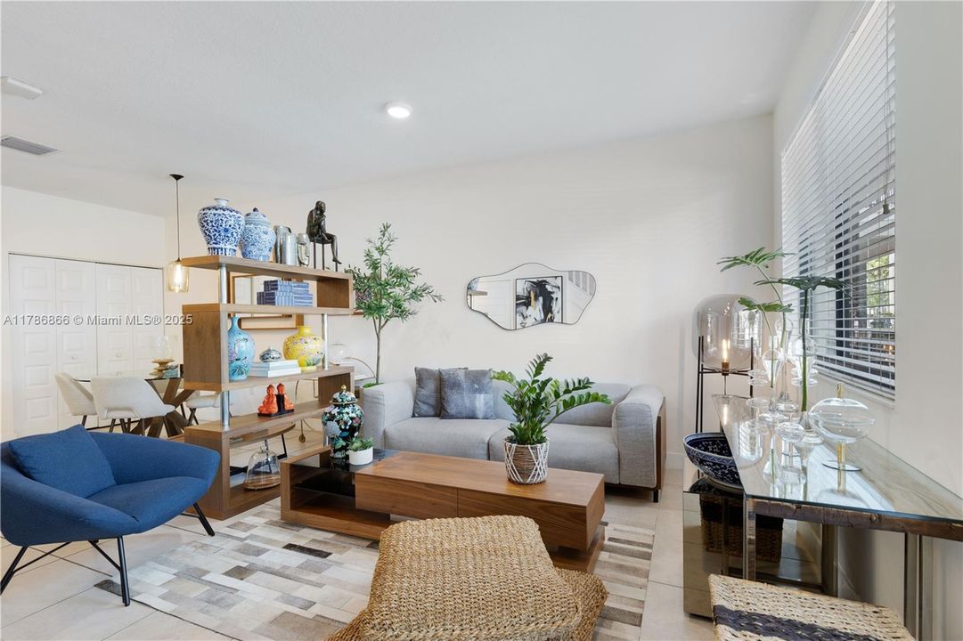 Recently Rented: $4,000 (3 beds, 2 baths, 1424 Square Feet)