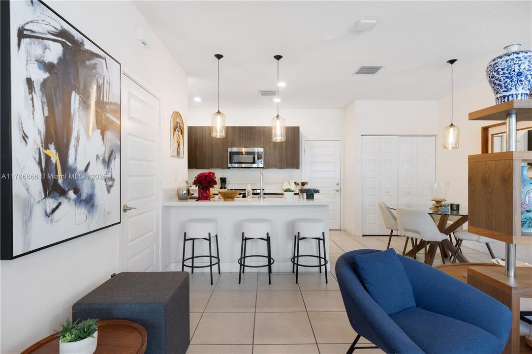 Recently Rented: $4,000 (3 beds, 2 baths, 1424 Square Feet)