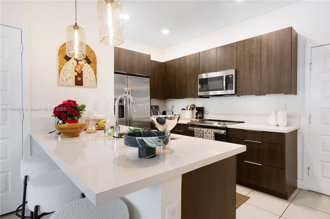 Recently Rented: $4,000 (3 beds, 2 baths, 1424 Square Feet)