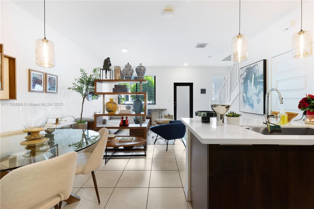 Recently Rented: $4,000 (3 beds, 2 baths, 1424 Square Feet)