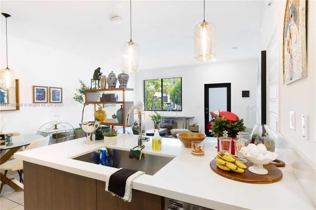 Recently Rented: $4,000 (3 beds, 2 baths, 1424 Square Feet)