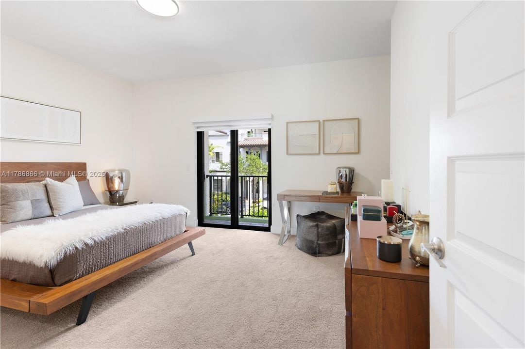 Recently Rented: $4,000 (3 beds, 2 baths, 1424 Square Feet)