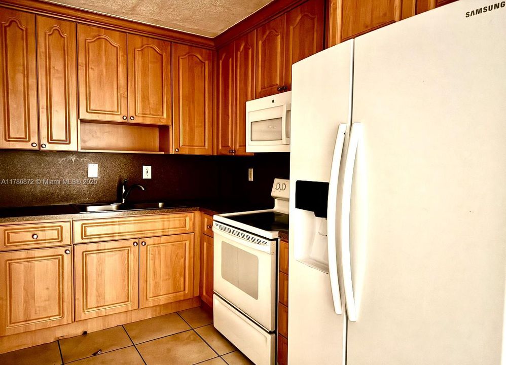 Recientemente alquilado: $2,000 (2 camas, 1 baños, 835 Pies cuadrados)