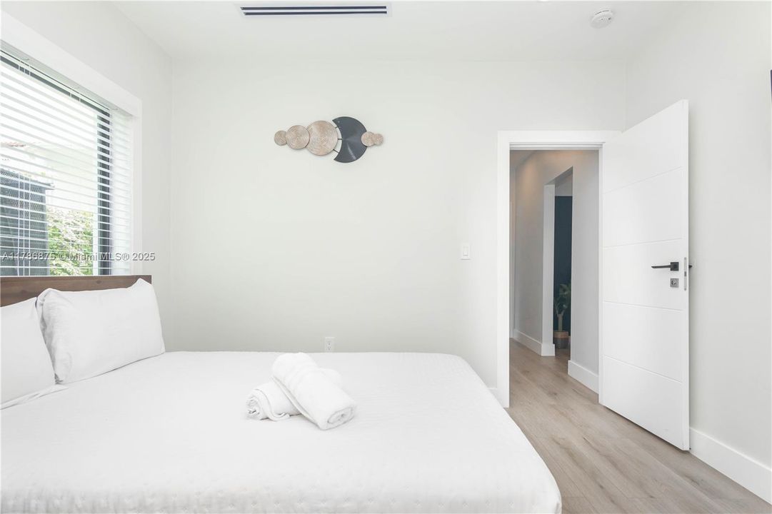 For Sale: $1,519,900 (5 beds, 4 baths, 1566 Square Feet)