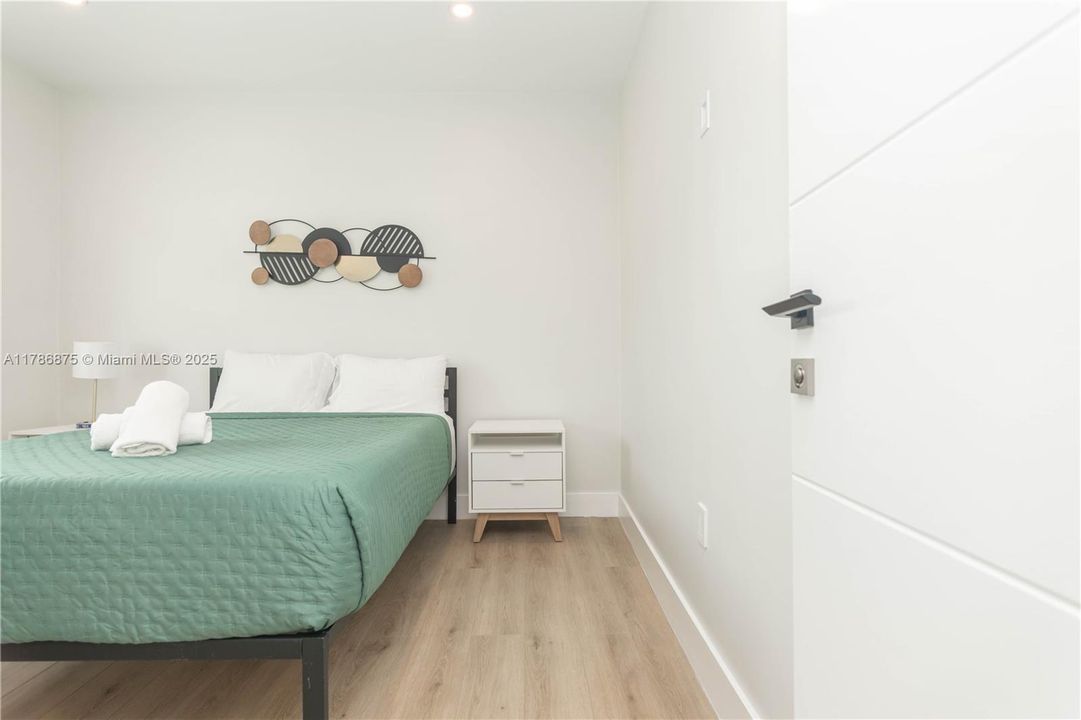 For Sale: $1,519,900 (5 beds, 4 baths, 1566 Square Feet)