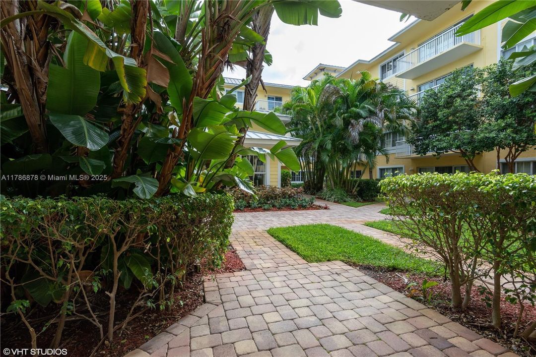 Recently Rented: $2,250 (2 beds, 2 baths, 960 Square Feet)