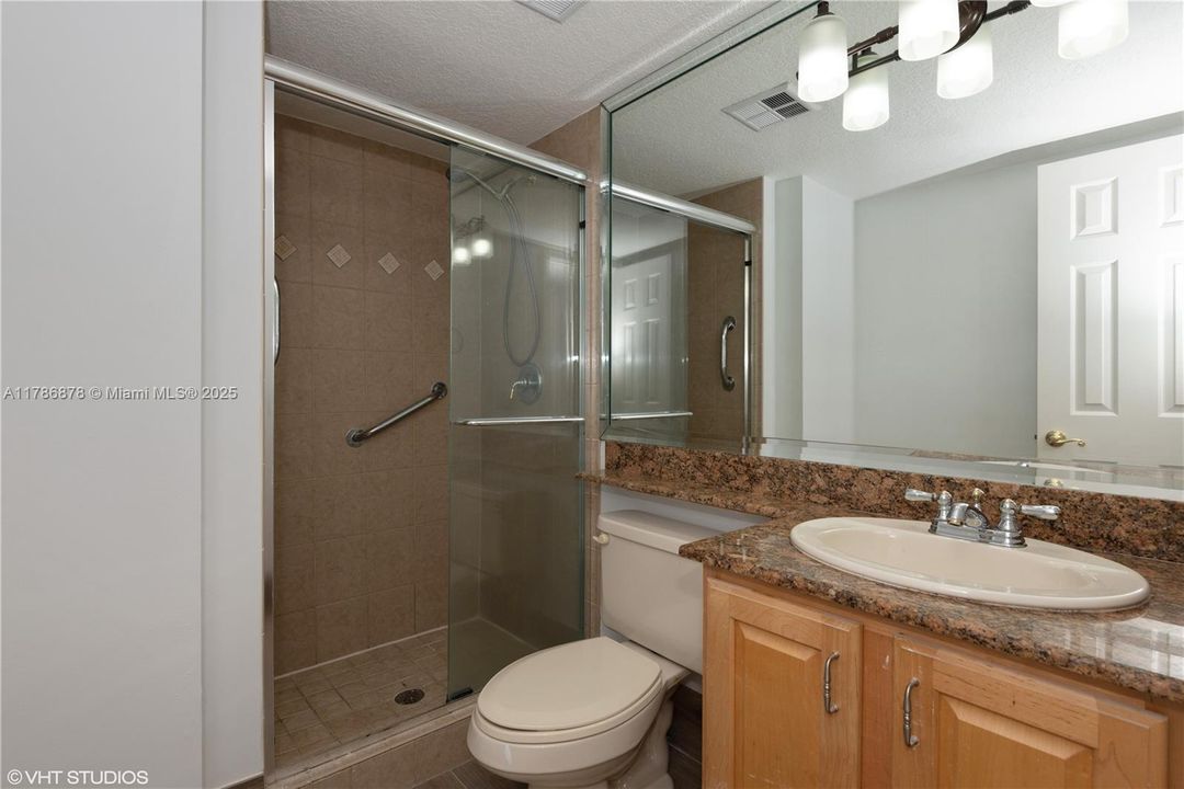 Recently Rented: $2,250 (2 beds, 2 baths, 960 Square Feet)