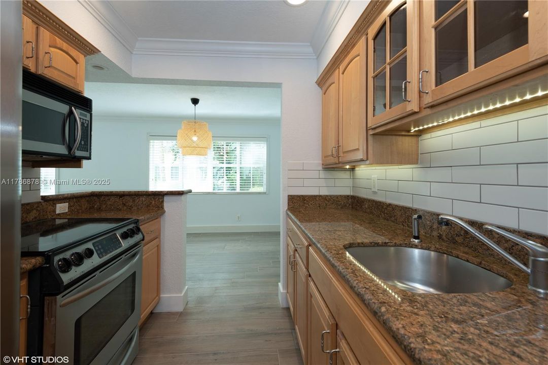 Recently Rented: $2,250 (2 beds, 2 baths, 960 Square Feet)