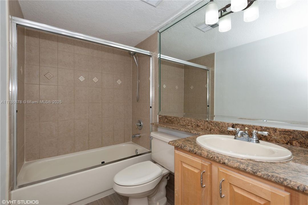 Recently Rented: $2,250 (2 beds, 2 baths, 960 Square Feet)