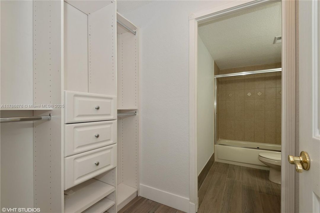 Recently Rented: $2,250 (2 beds, 2 baths, 960 Square Feet)