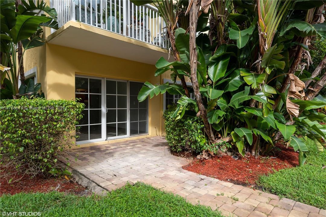 Recently Rented: $2,250 (2 beds, 2 baths, 960 Square Feet)