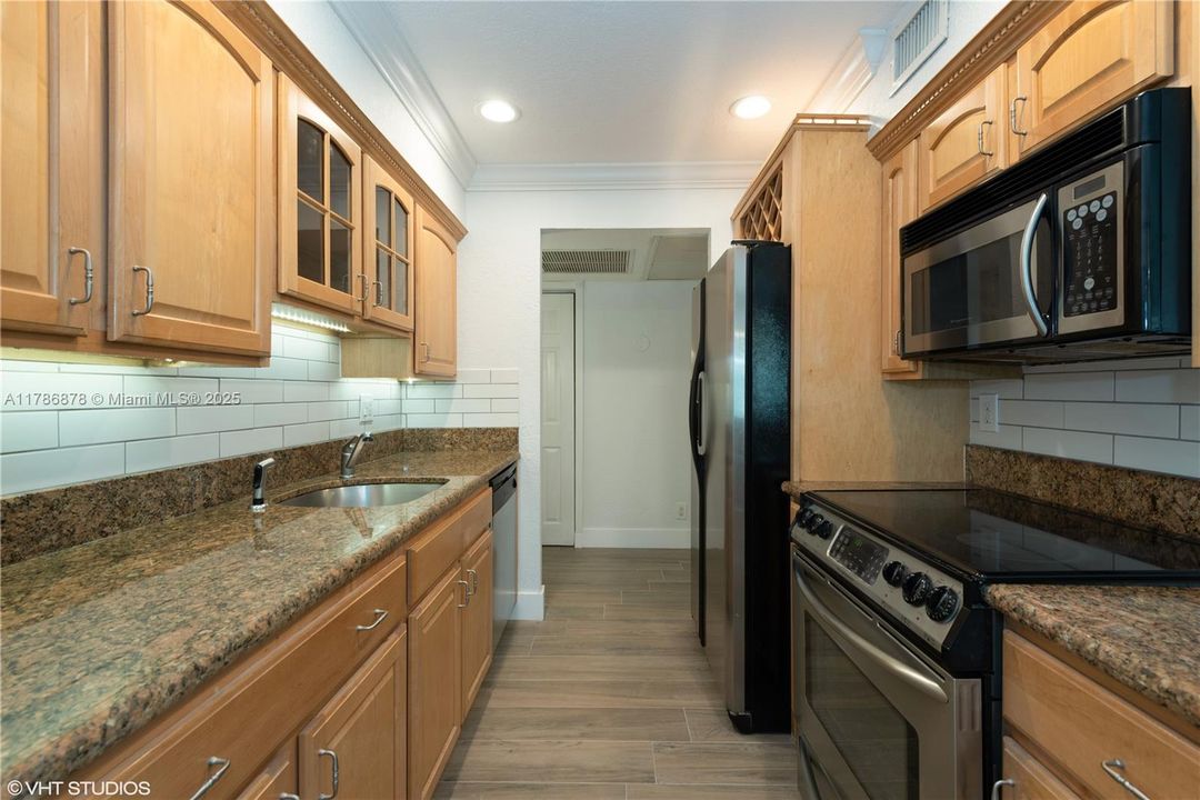 Recently Rented: $2,250 (2 beds, 2 baths, 960 Square Feet)