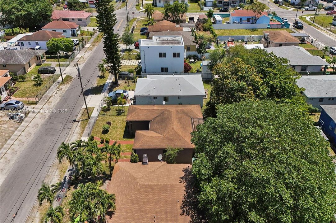 Recently Sold: $350,000 (3 beds, 1 baths, 1089 Square Feet)