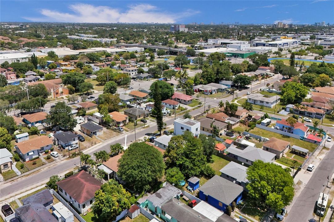 Recently Sold: $350,000 (3 beds, 1 baths, 1089 Square Feet)