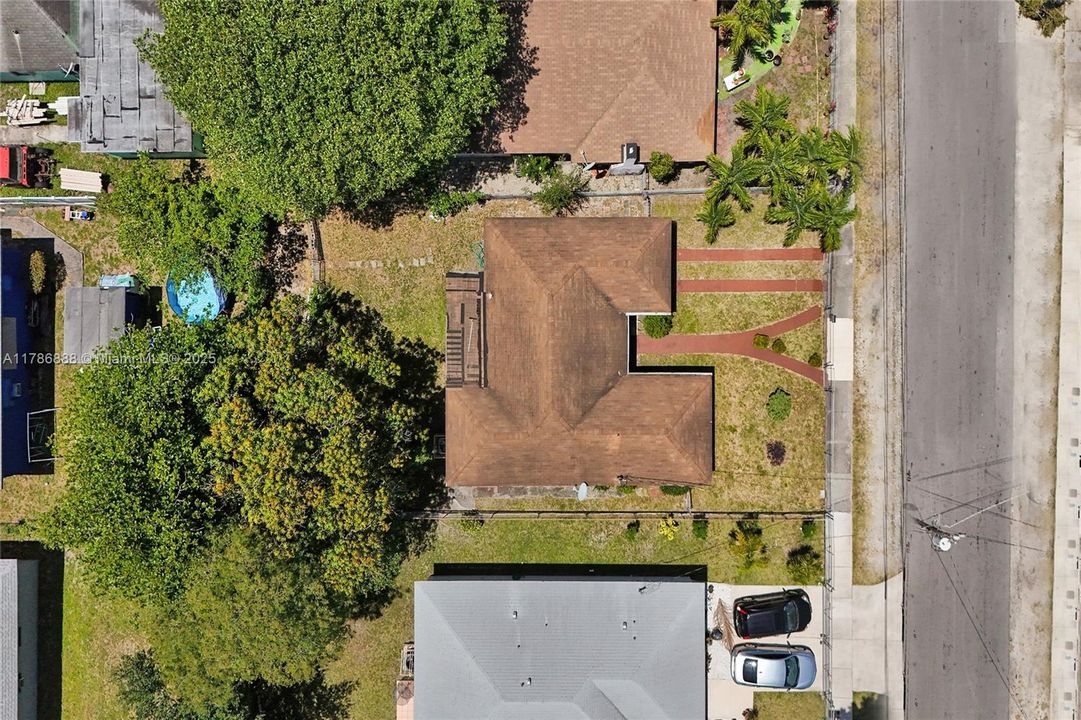 Recently Sold: $350,000 (3 beds, 1 baths, 1089 Square Feet)