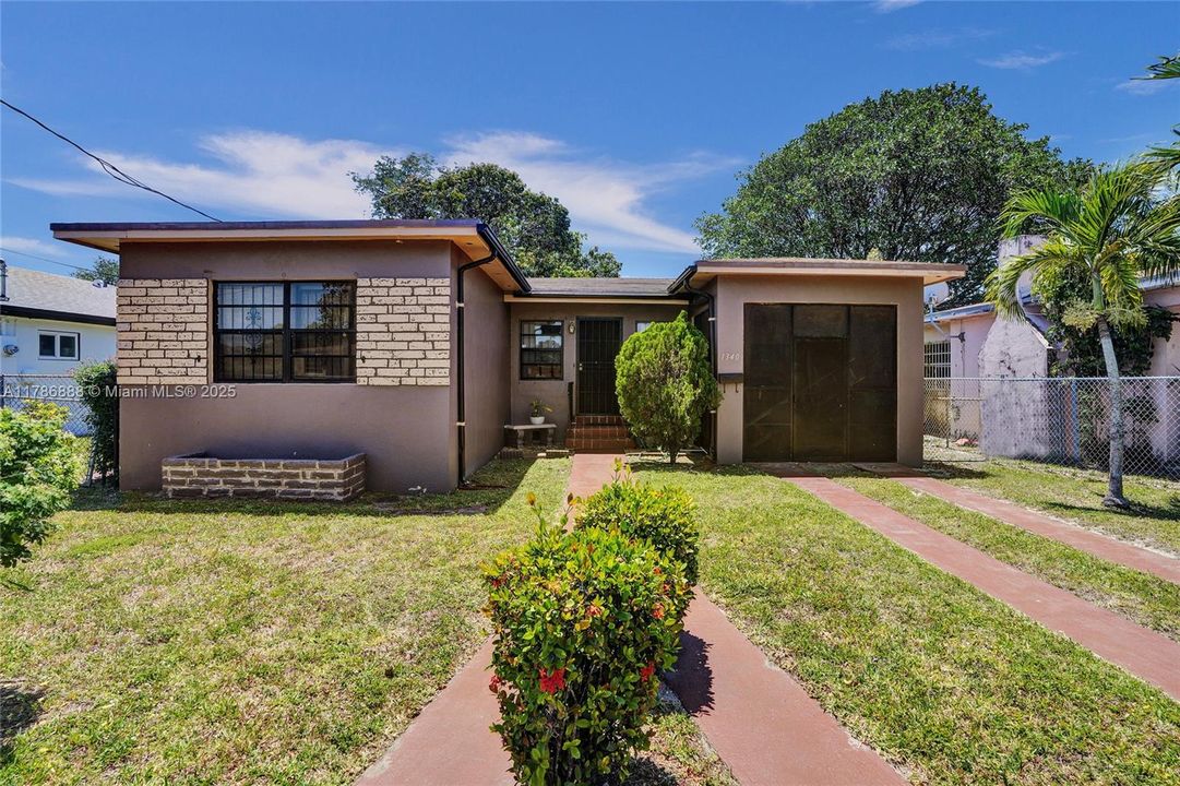 Recently Sold: $350,000 (3 beds, 1 baths, 1089 Square Feet)