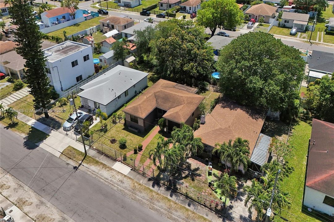 Recently Sold: $350,000 (3 beds, 1 baths, 1089 Square Feet)