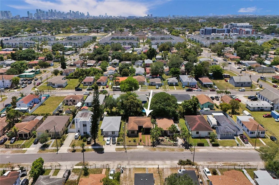 Recently Sold: $350,000 (3 beds, 1 baths, 1089 Square Feet)