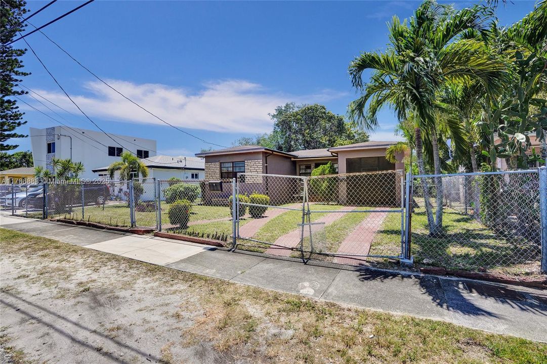 Recently Sold: $350,000 (3 beds, 1 baths, 1089 Square Feet)