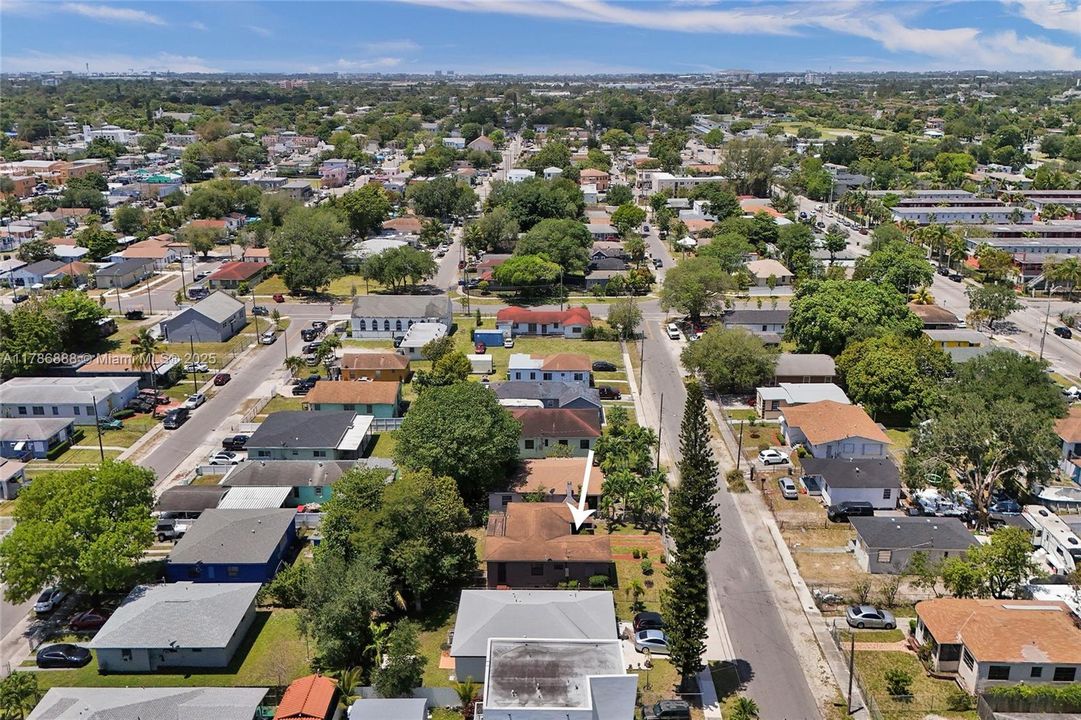 Recently Sold: $350,000 (3 beds, 1 baths, 1089 Square Feet)