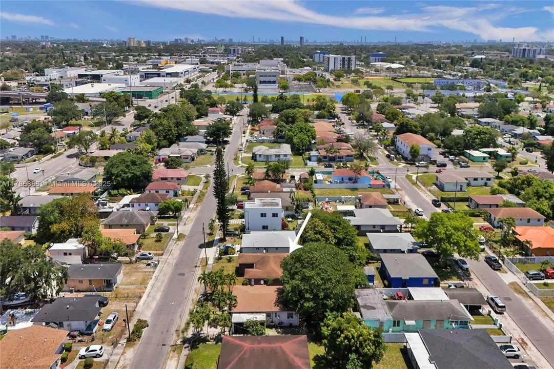 Recently Sold: $350,000 (3 beds, 1 baths, 1089 Square Feet)