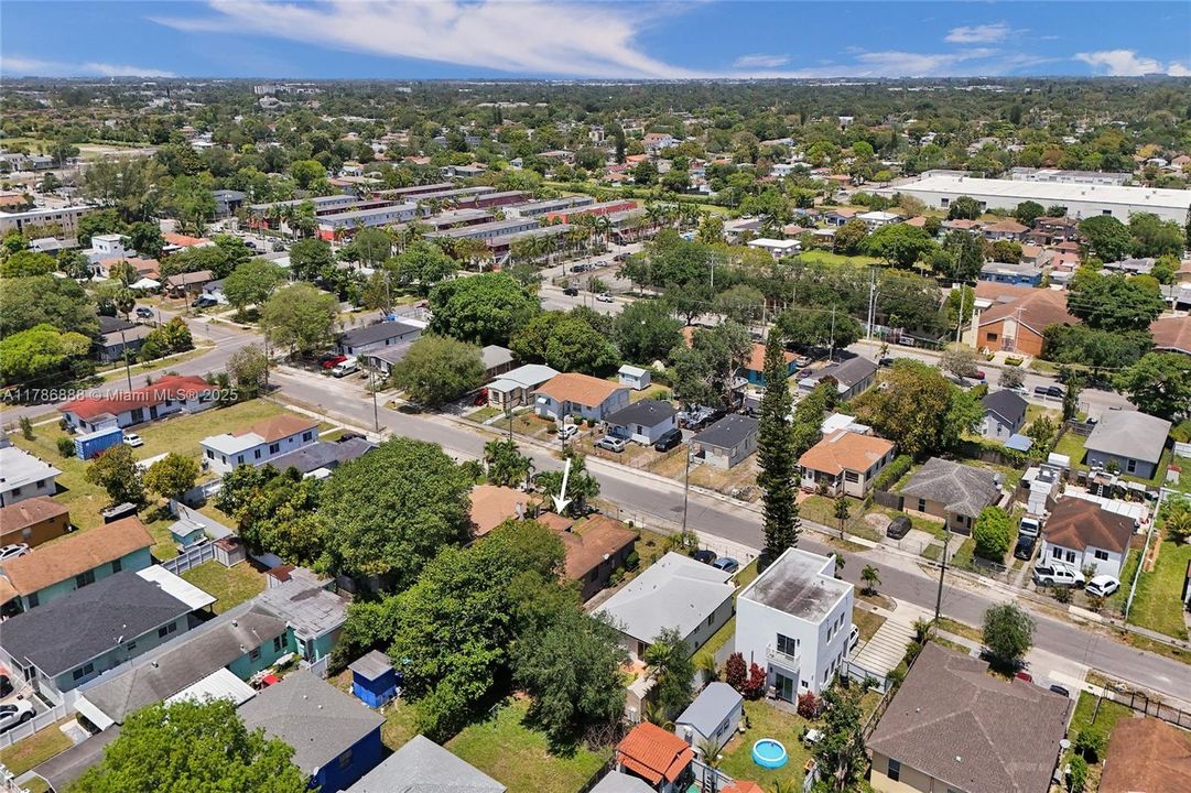 Recently Sold: $350,000 (3 beds, 1 baths, 1089 Square Feet)