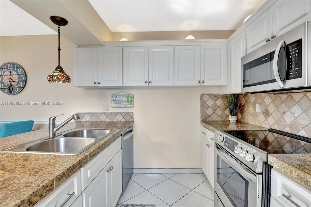 For Sale: $434,000 (3 beds, 2 baths, 1654 Square Feet)