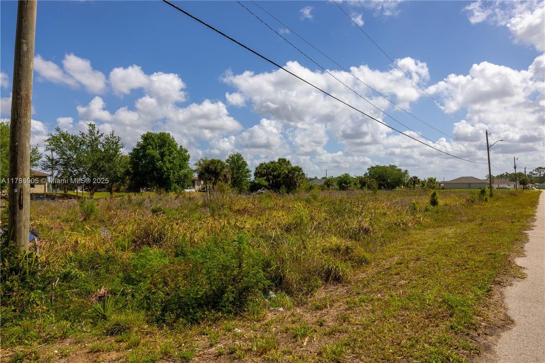 Active With Contract: $29,000 (0.29 acres)