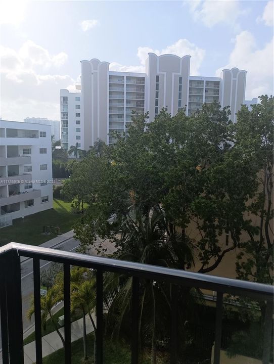 Recently Rented: $2,400 (2 beds, 2 baths, 1200 Square Feet)