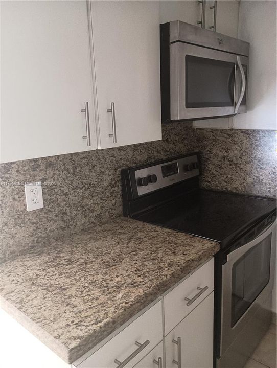 Recently Rented: $2,400 (2 beds, 2 baths, 1200 Square Feet)