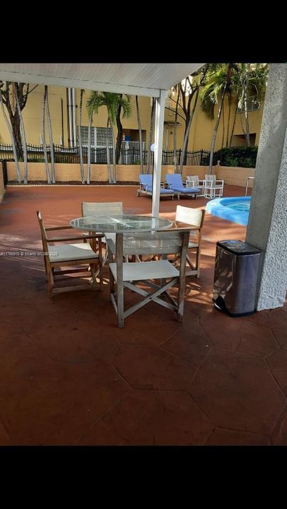 Recently Rented: $2,400 (2 beds, 2 baths, 1200 Square Feet)