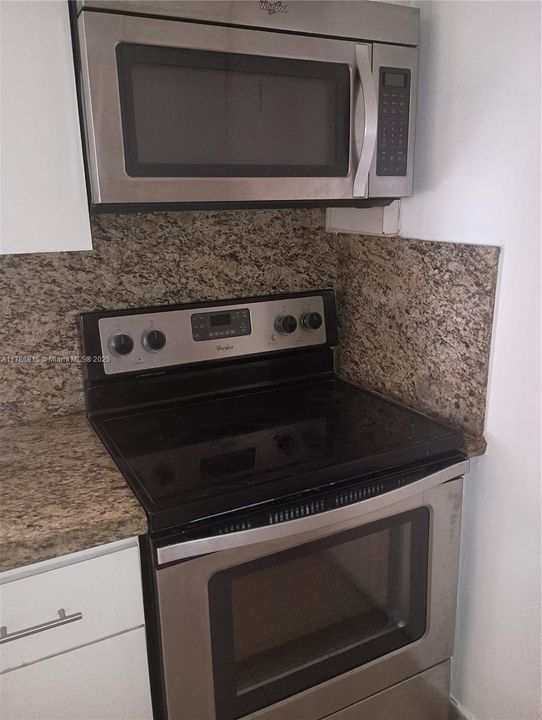 Recently Rented: $2,400 (2 beds, 2 baths, 1200 Square Feet)