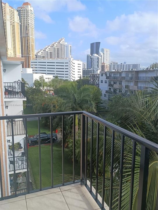 Recently Rented: $2,400 (2 beds, 2 baths, 1200 Square Feet)