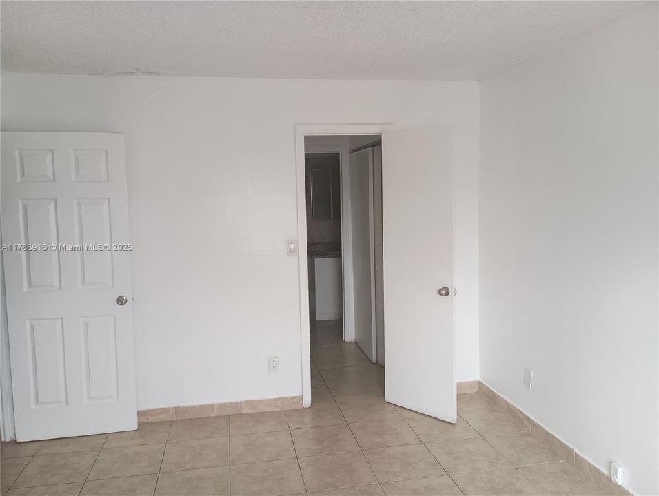 Recently Rented: $2,400 (2 beds, 2 baths, 1200 Square Feet)