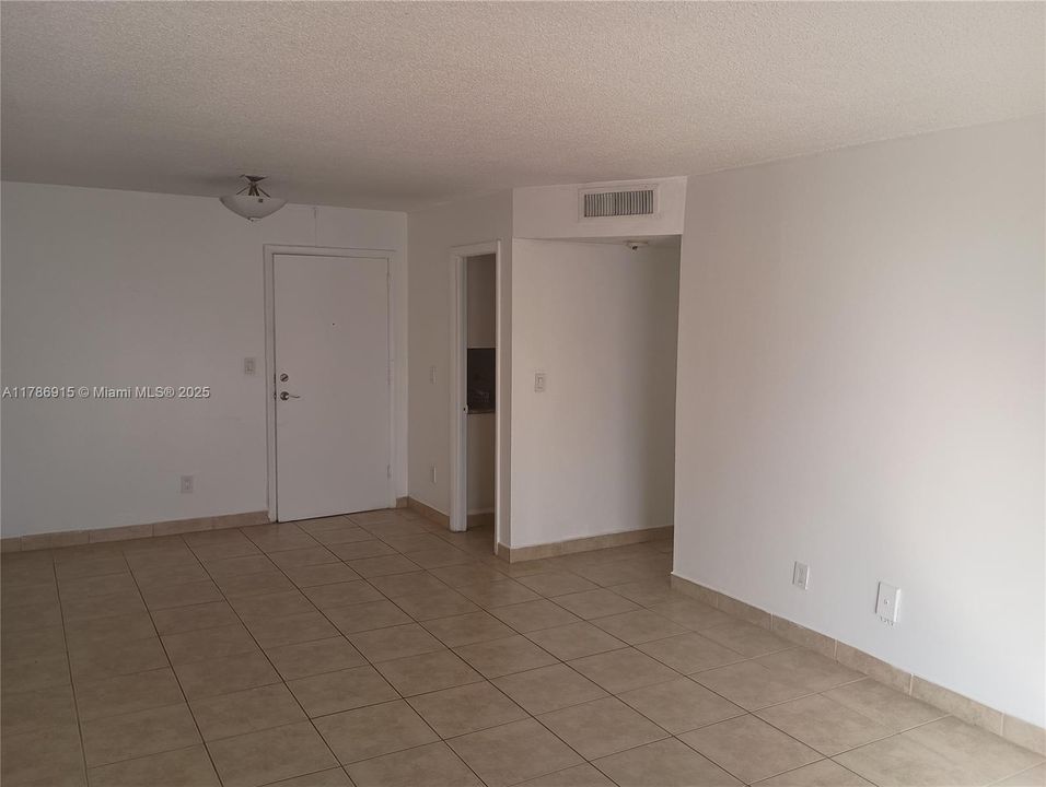 Recently Rented: $2,400 (2 beds, 2 baths, 1200 Square Feet)