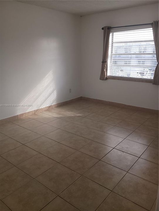Recently Rented: $2,400 (2 beds, 2 baths, 1200 Square Feet)