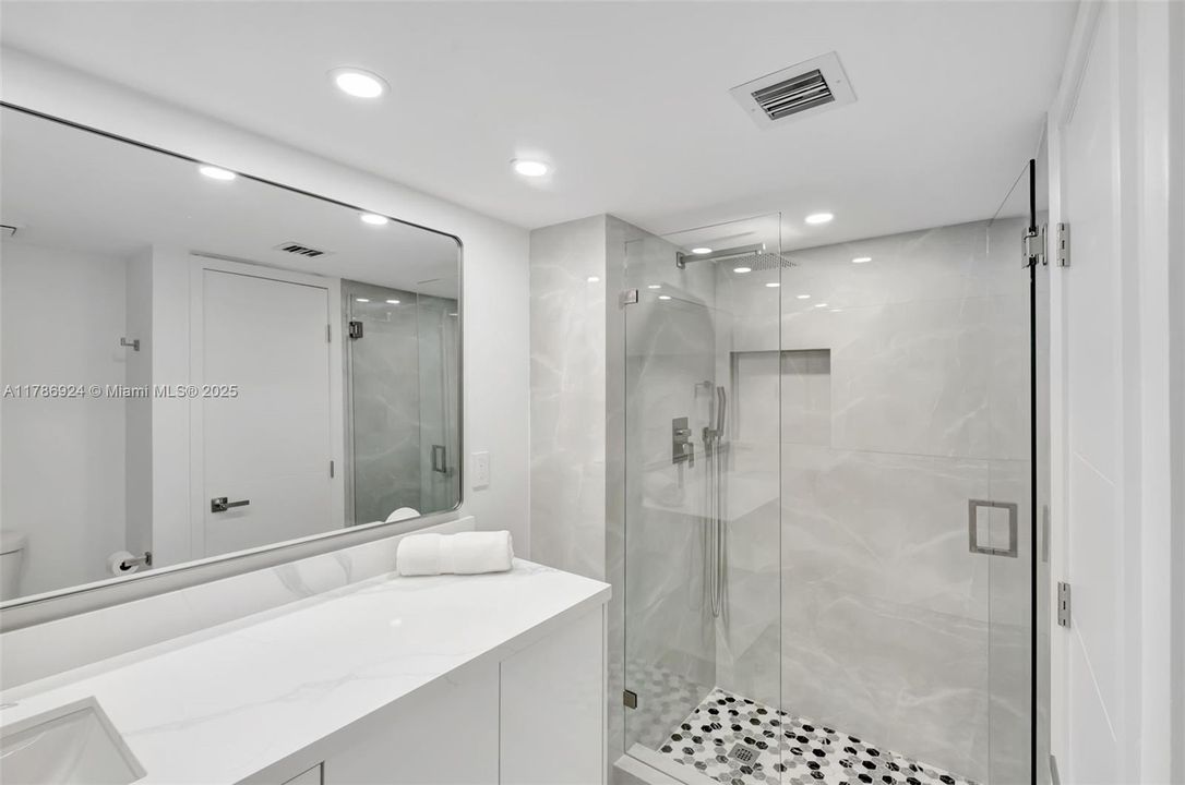 Recientemente alquilado: $7,000 (3 camas, 3 baños, 1827 Pies cuadrados)