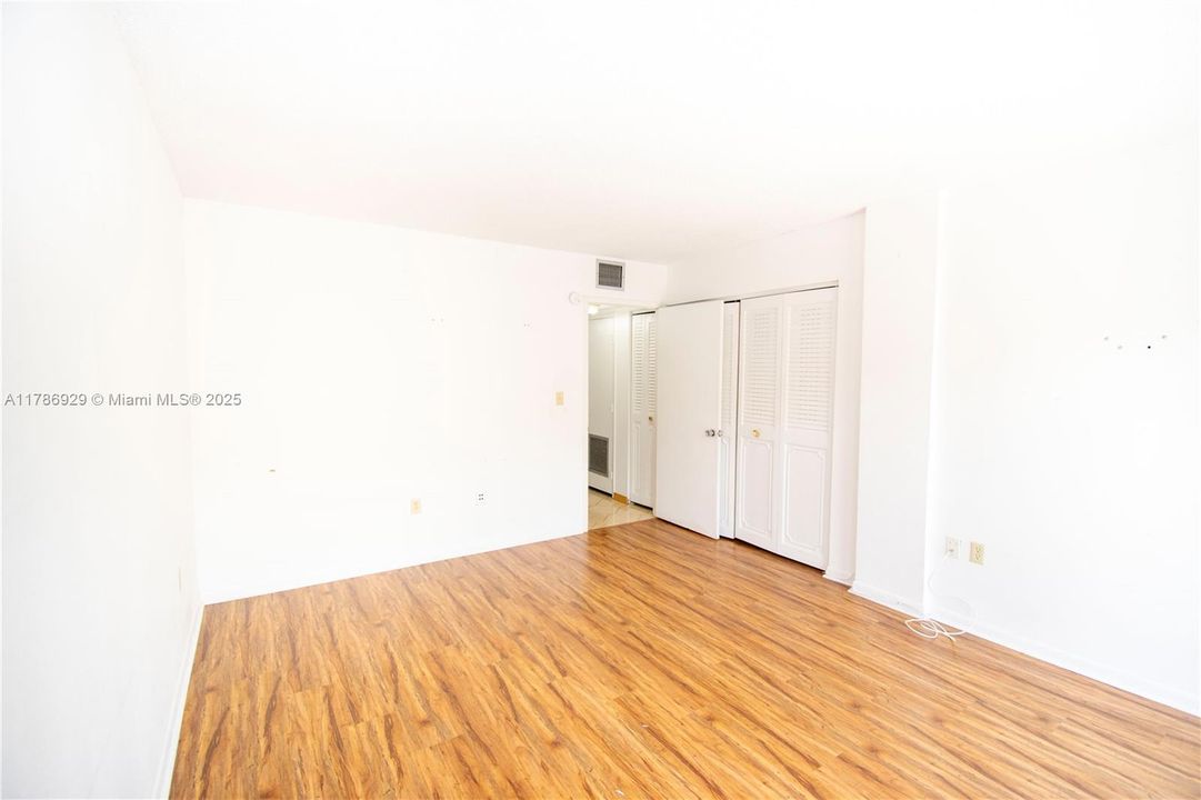 待售: $369,900 (2 贝兹, 2 浴室, 1058 平方英尺)