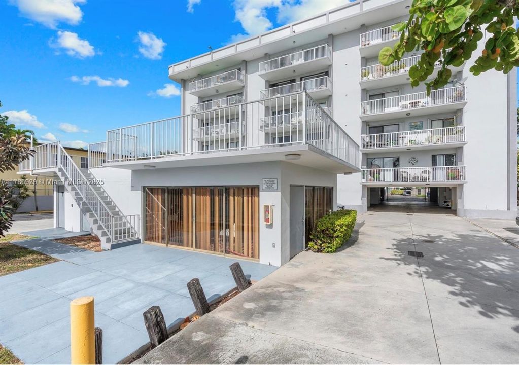 待售: $369,900 (2 贝兹, 2 浴室, 1058 平方英尺)