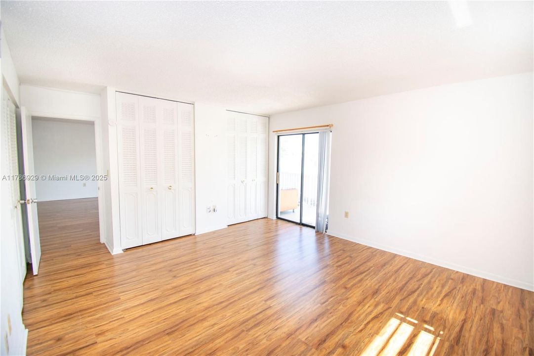 待售: $369,900 (2 贝兹, 2 浴室, 1058 平方英尺)