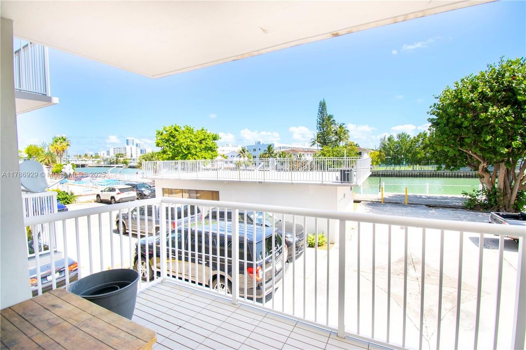 待售: $369,900 (2 贝兹, 2 浴室, 1058 平方英尺)