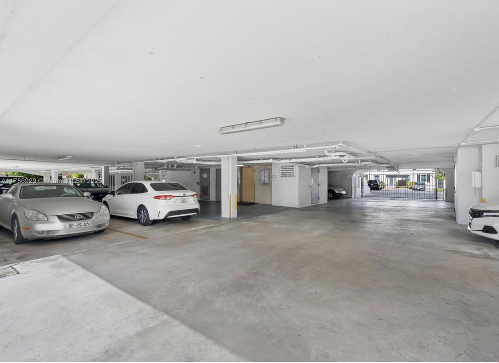 待售: $369,900 (2 贝兹, 2 浴室, 1058 平方英尺)