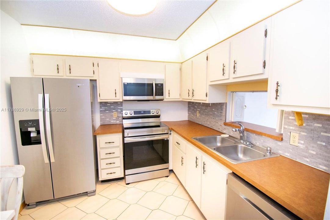 待售: $369,900 (2 贝兹, 2 浴室, 1058 平方英尺)